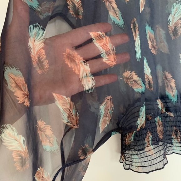 blouse - Picture 3 of 8